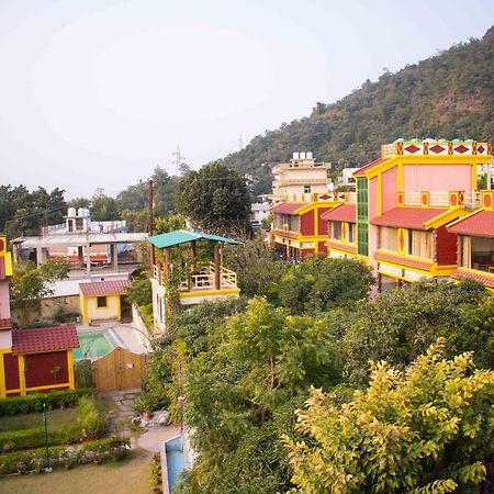 Mvt Guesthouse & Restaurant Rishīkesh Buitenkant foto