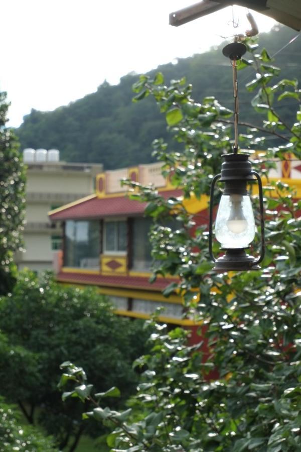 Mvt Guesthouse & Restaurant Rishīkesh Buitenkant foto