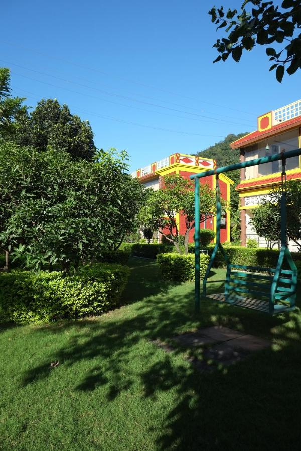Mvt Guesthouse & Restaurant Rishīkesh Buitenkant foto