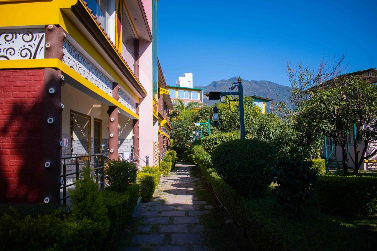 Mvt Guesthouse & Restaurant Rishīkesh Buitenkant foto