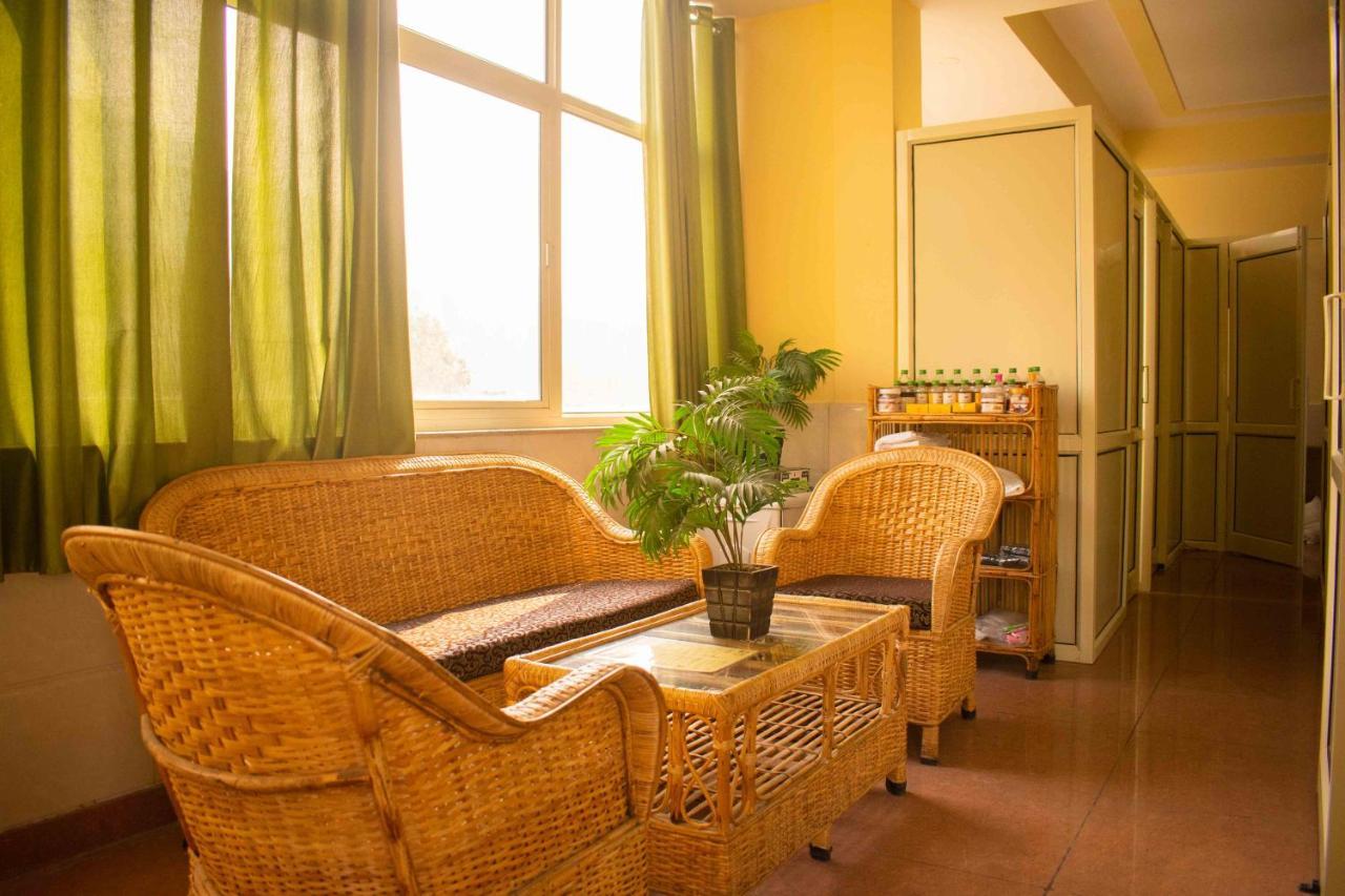 Mvt Guesthouse & Restaurant Rishīkesh Buitenkant foto