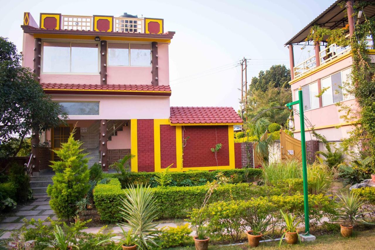 Mvt Guesthouse & Restaurant Rishīkesh Buitenkant foto