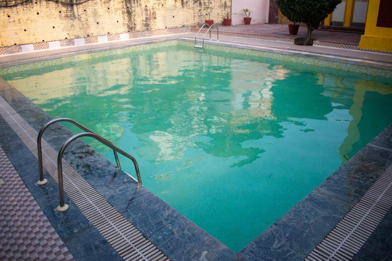 Mvt Guesthouse & Restaurant Rishīkesh Buitenkant foto