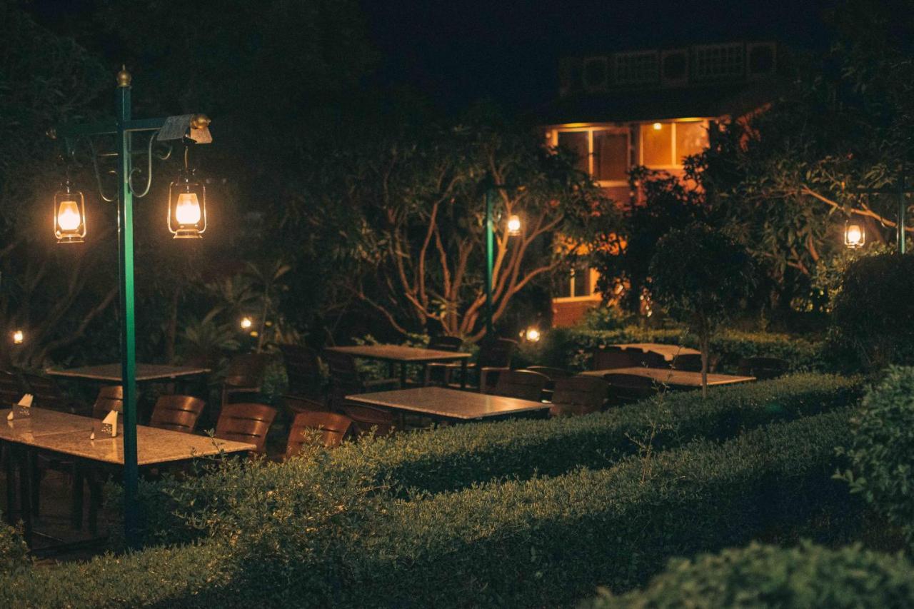 Mvt Guesthouse & Restaurant Rishīkesh Buitenkant foto