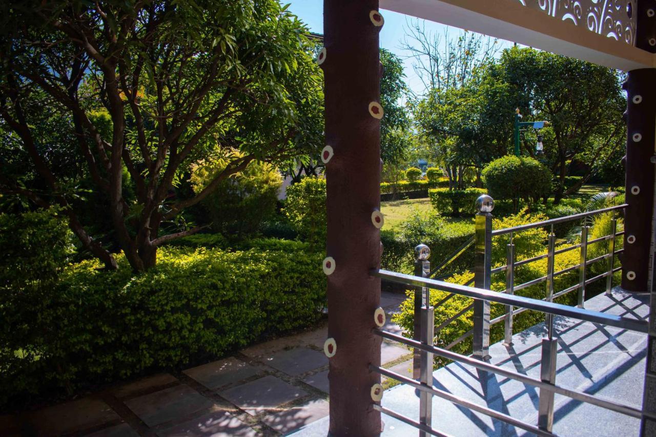 Mvt Guesthouse & Restaurant Rishīkesh Buitenkant foto