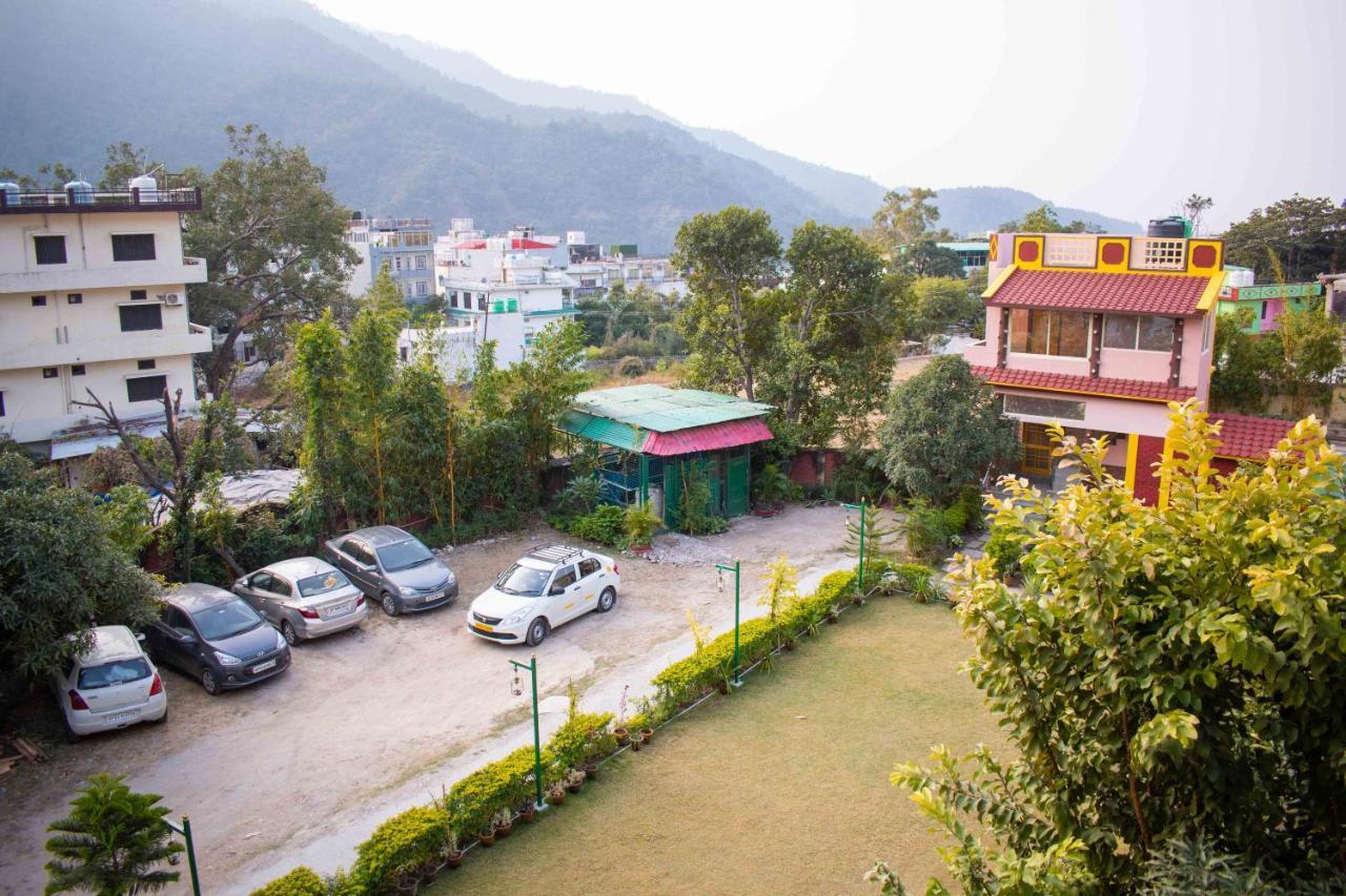 Mvt Guesthouse & Restaurant Rishīkesh Buitenkant foto