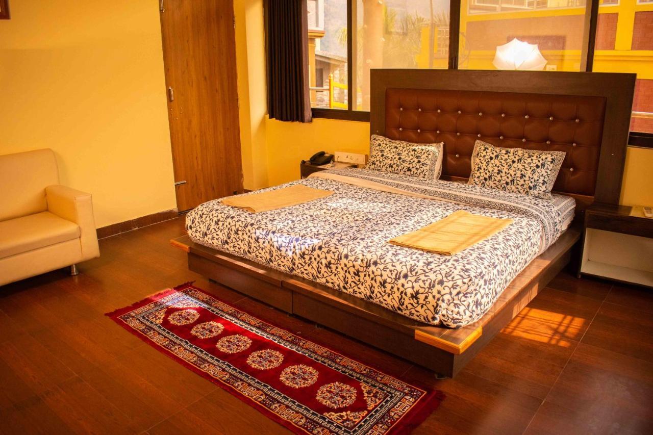 Mvt Guesthouse & Restaurant Rishīkesh Buitenkant foto