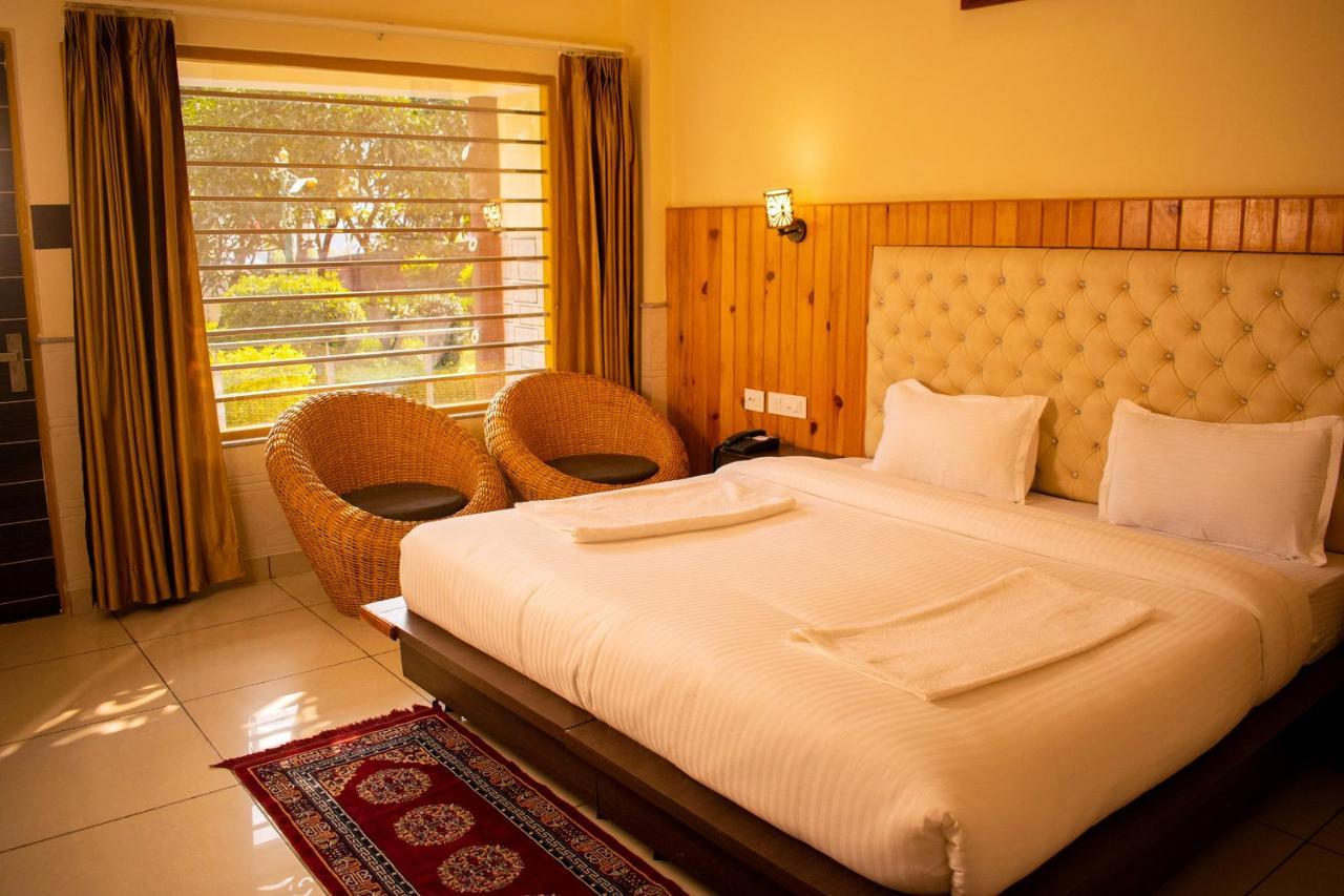 Mvt Guesthouse & Restaurant Rishīkesh Buitenkant foto