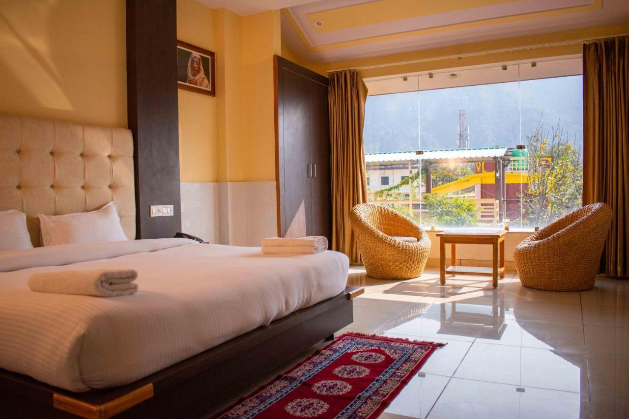 Mvt Guesthouse & Restaurant Rishīkesh Buitenkant foto