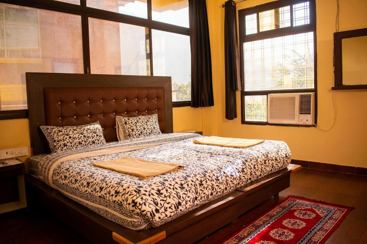 Mvt Guesthouse & Restaurant Rishīkesh Buitenkant foto