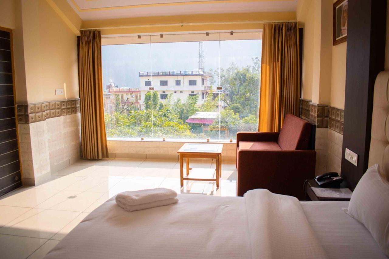 Mvt Guesthouse & Restaurant Rishīkesh Buitenkant foto