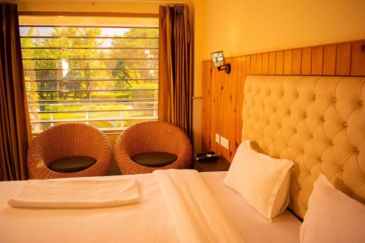 Mvt Guesthouse & Restaurant Rishīkesh Buitenkant foto