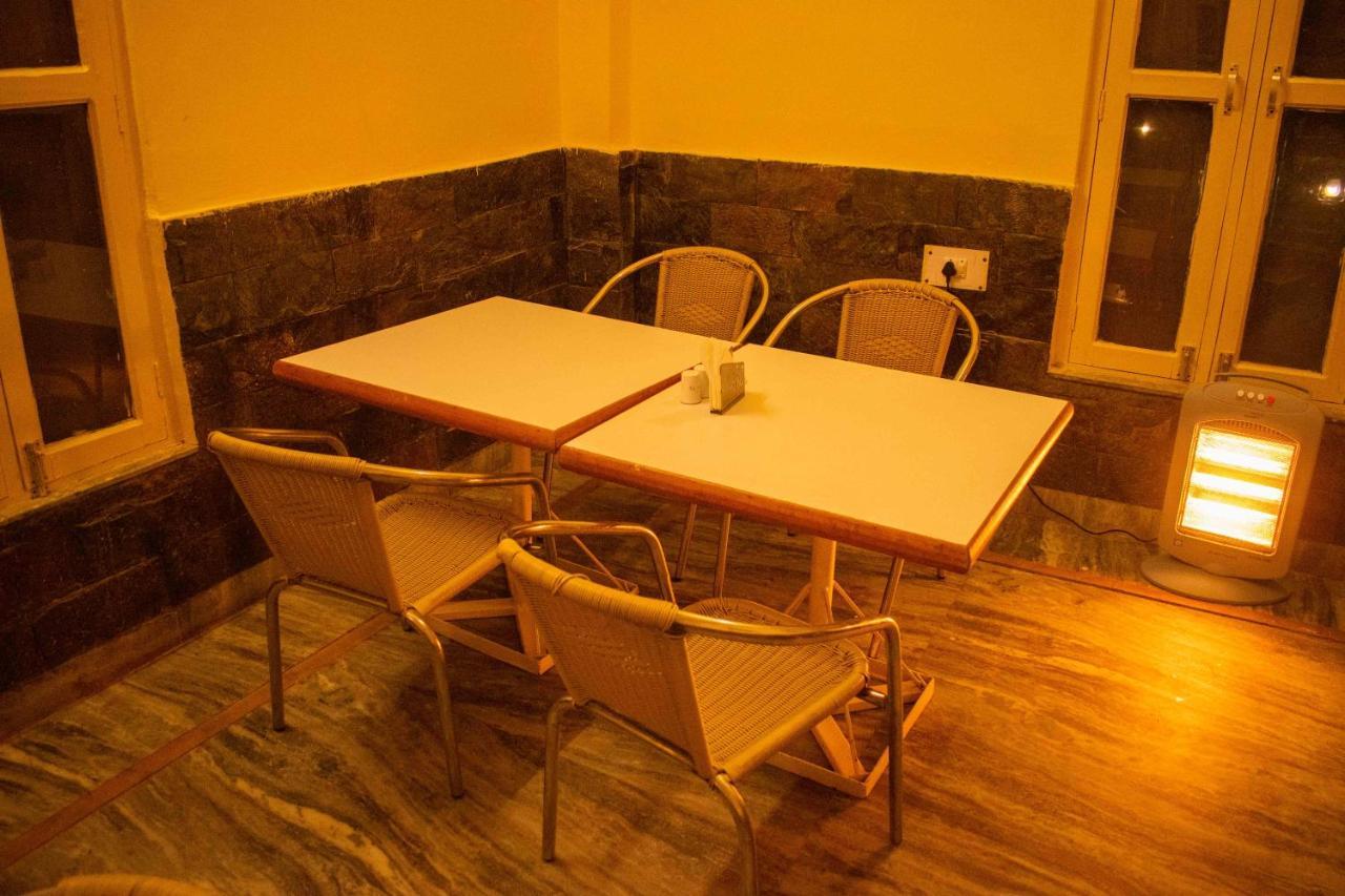 Mvt Guesthouse & Restaurant Rishīkesh Buitenkant foto